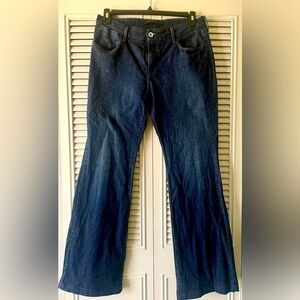 Levi’s Signature Women’s Bootcut Medium Wash Jeans w/Botton Pockets SZ 14